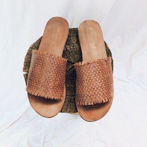 Splendid brown woven leather sliders
